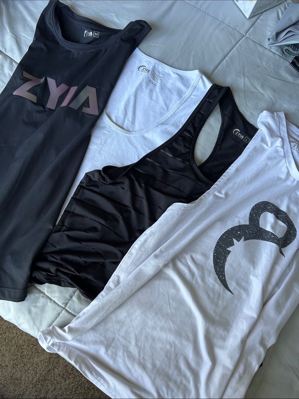 Zyia Black and White Women's Tank Tops - set of 4